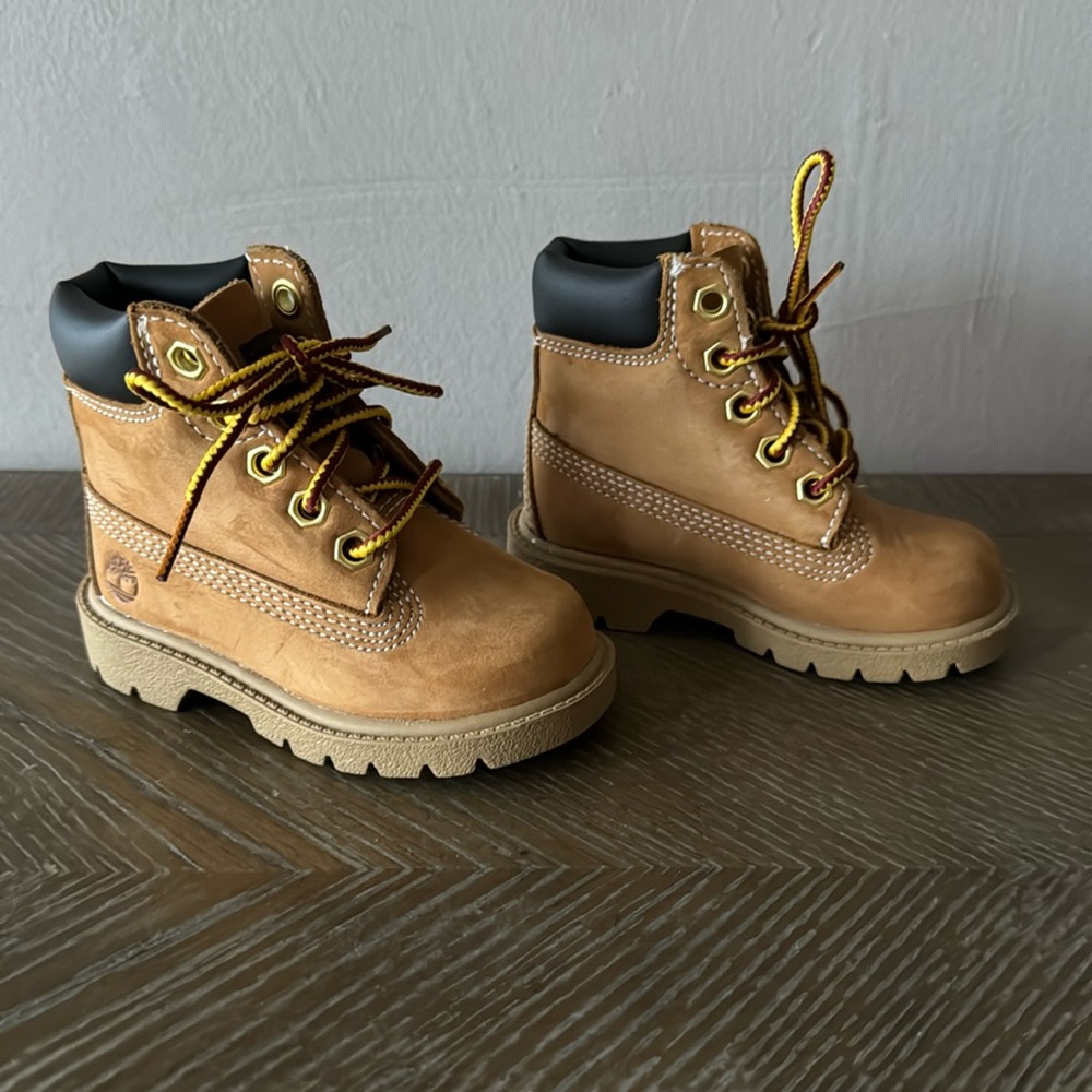 TIMBERLAND classic waterproof boot. Like new. Worn once.